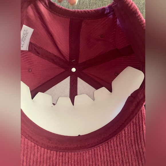 Wholesale bundle of 6 NWT corduroy baseball hats with Velcro sizing in back - Picture 10 of 12